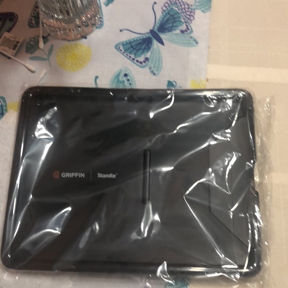 Standable display/carrying case for iPad - Picture 6 of 6